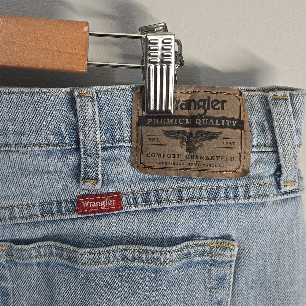 wrangler jeans mens size 38 light blue Basic Denim Jean
